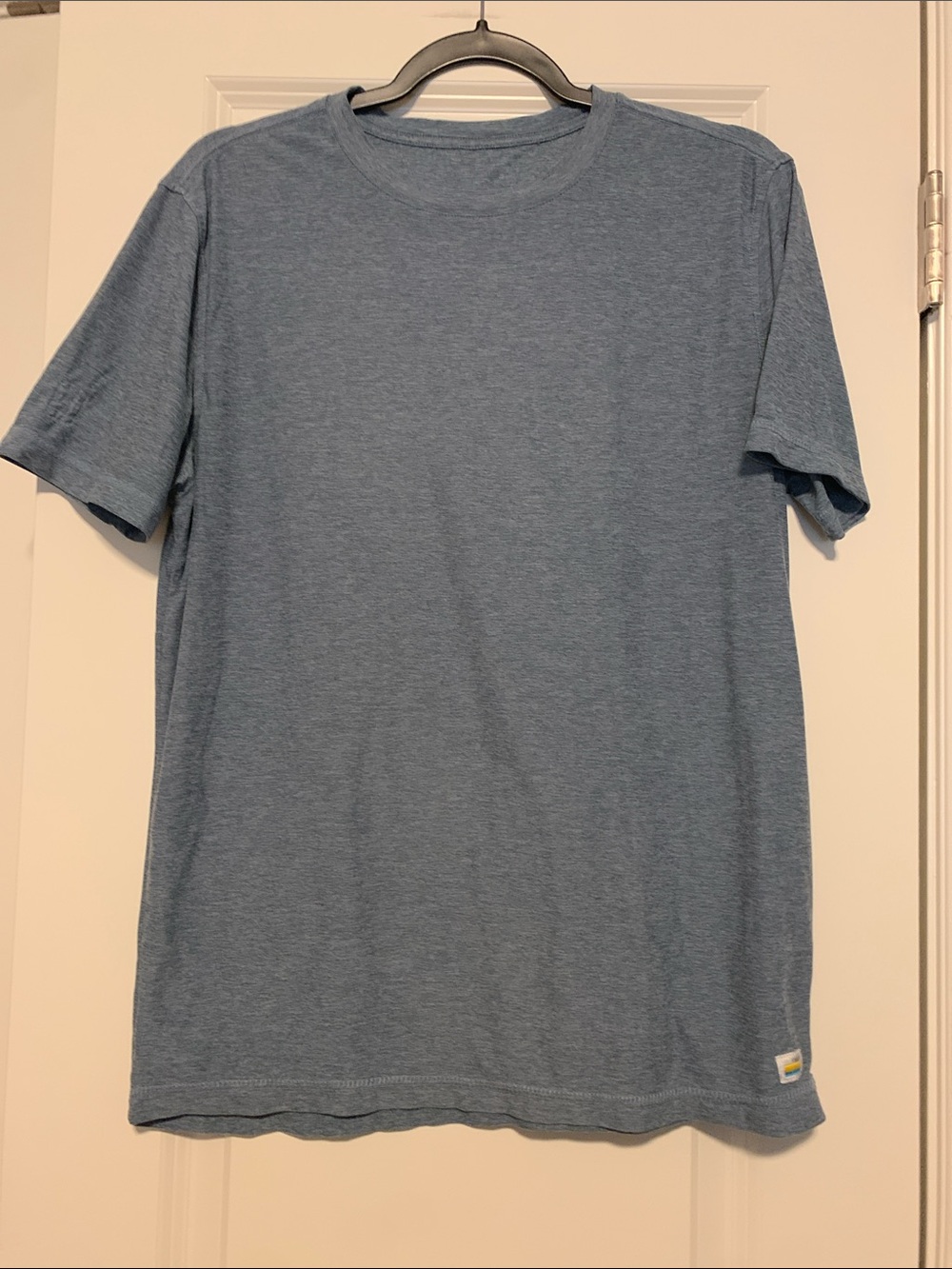 Vuori Short Sleeve Crew Tee in Heathered Blue
Sz L, PTP 21in, Good Condition